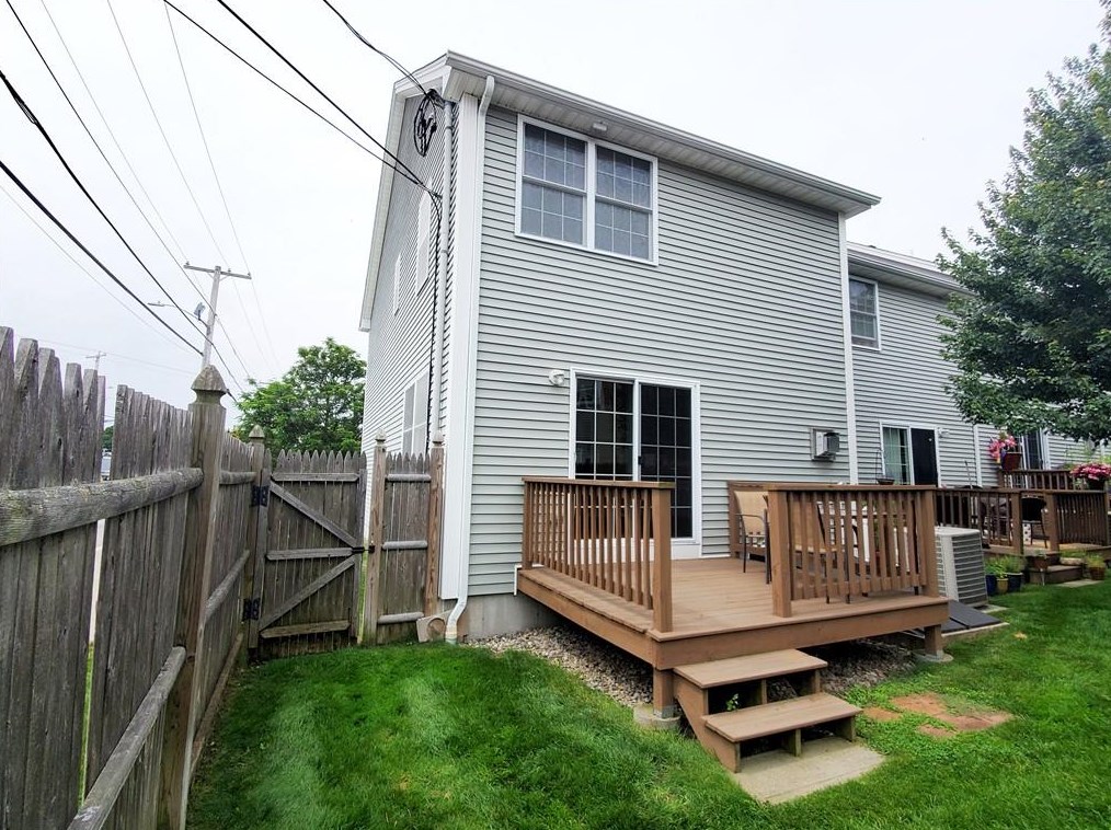 660 Cottage St, Pawtucket RI  02861-1280 exterior
