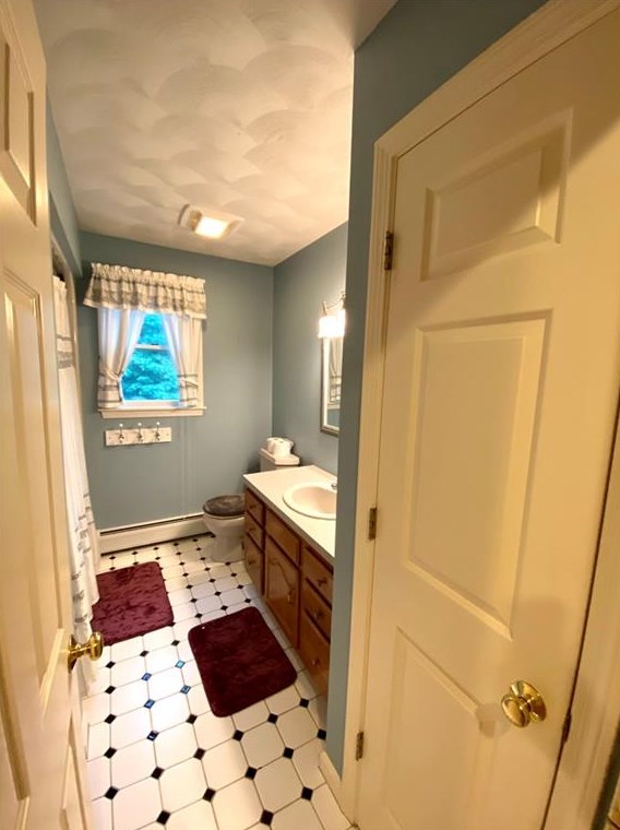 47 Lafayette Dr, Bristol RI  02809-5012 exterior