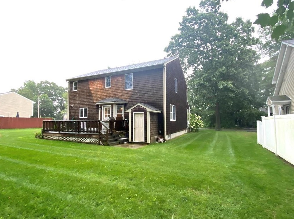 47 Lafayette Dr, Bristol RI  02809-5012 exterior