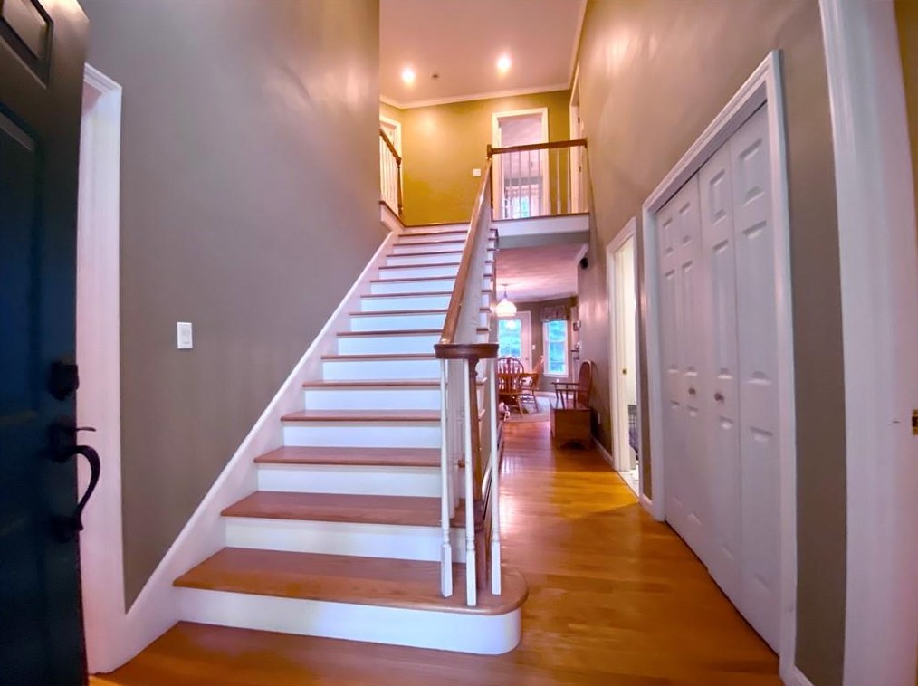 47 Lafayette Dr, Bristol RI  02809-5012 exterior