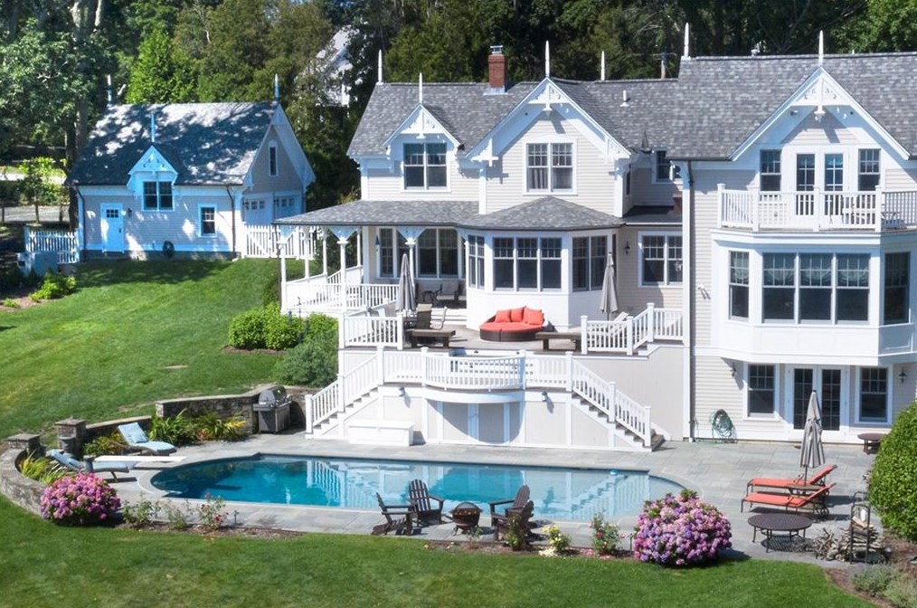 24 Orient Ave, Jamestown RI  02835-1834 exterior