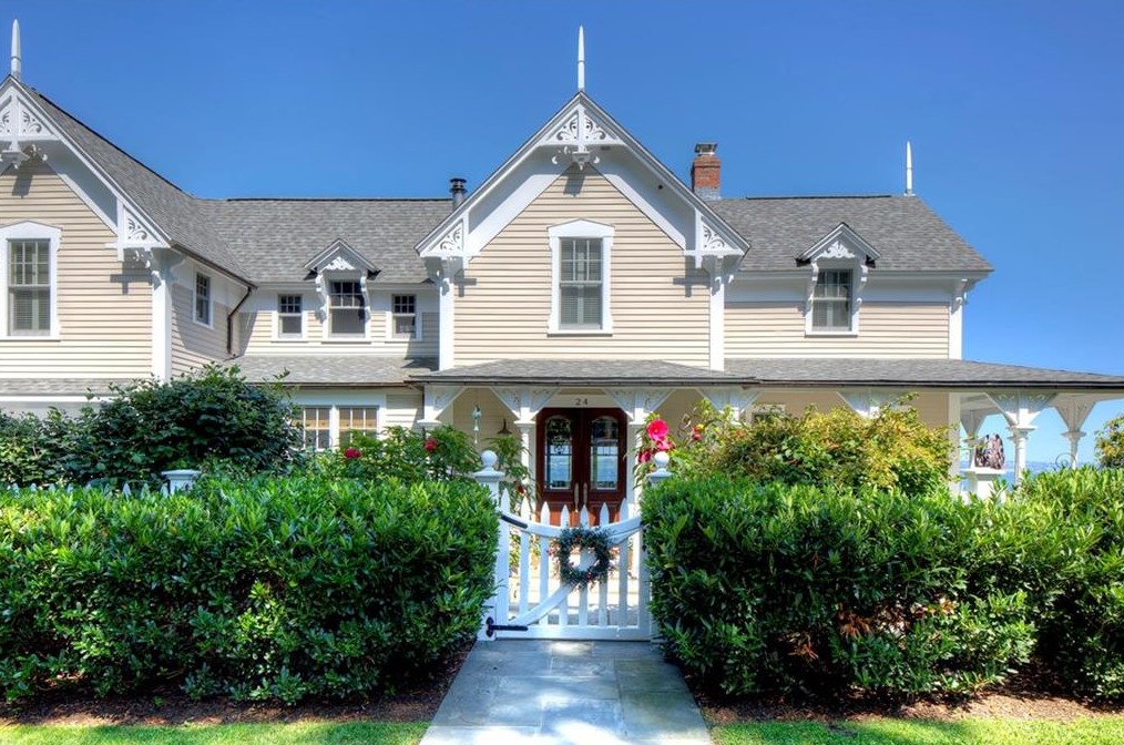 24 Orient Ave, Jamestown RI  02835-1834 exterior