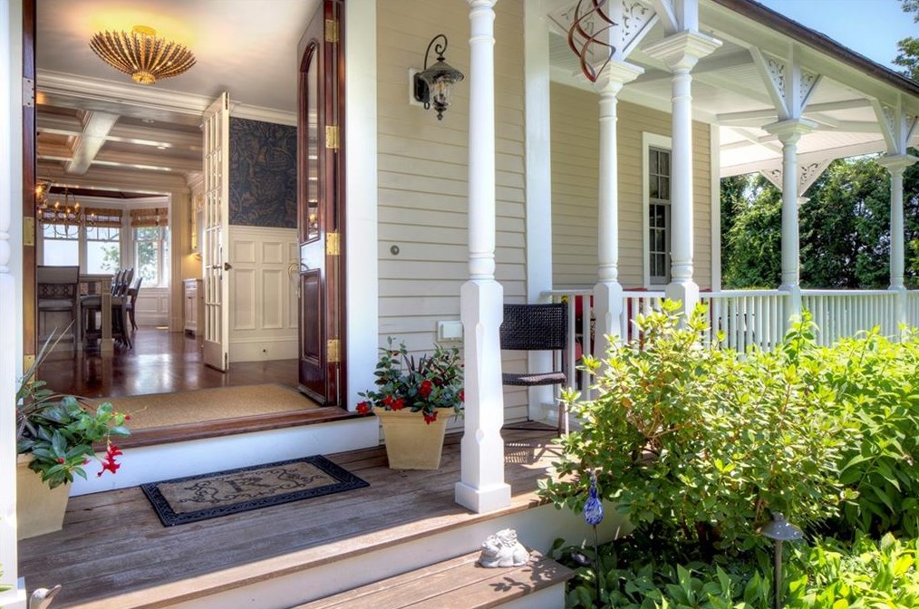 24 Orient Ave, Jamestown RI  02835-1834 exterior