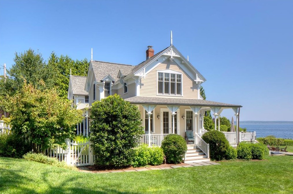 24 Orient Ave, Jamestown RI  02835-1834 exterior