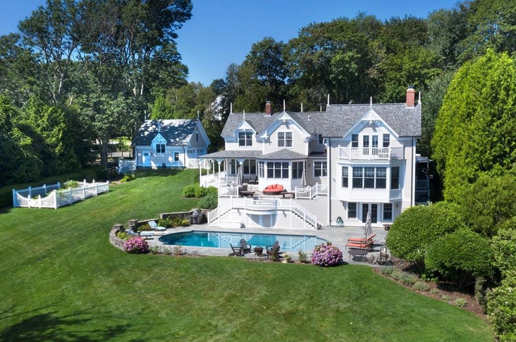 24 Orient Ave, Jamestown RI  02835-1834 exterior