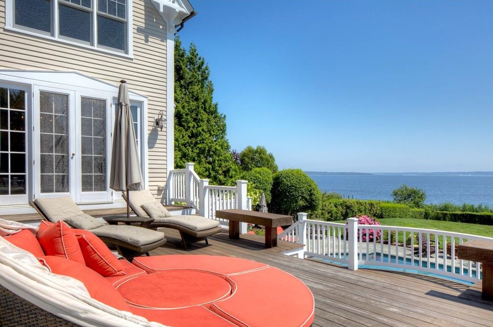 24 Orient Ave, Jamestown RI  02835-1834 exterior