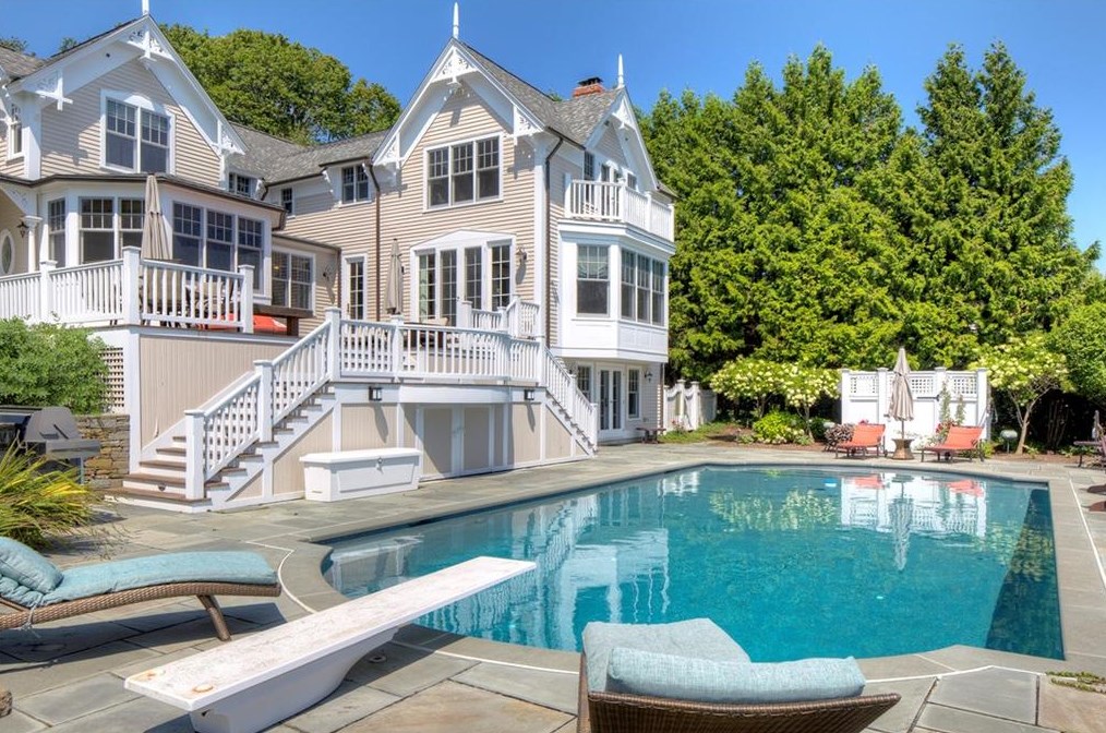 24 Orient Ave, Jamestown RI  02835-1834 exterior