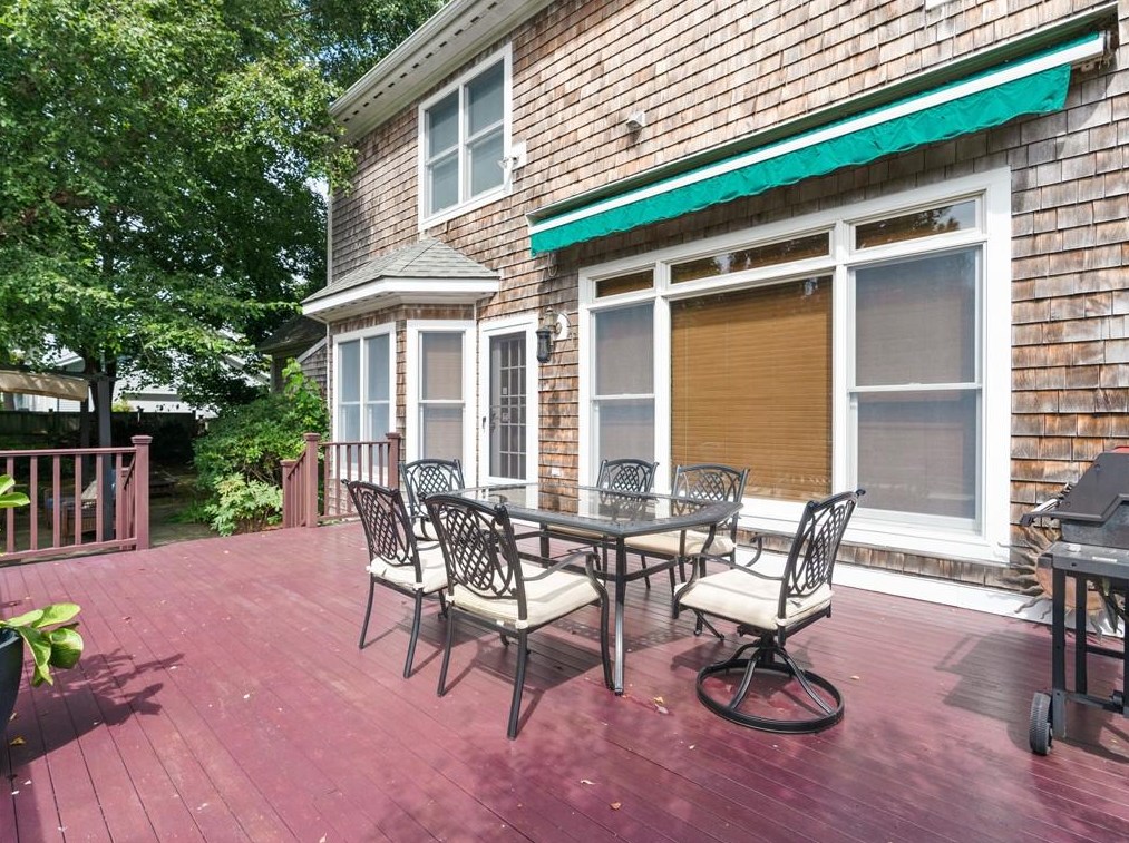 26 Griswold Ave, Bristol RI  02809-2927 exterior