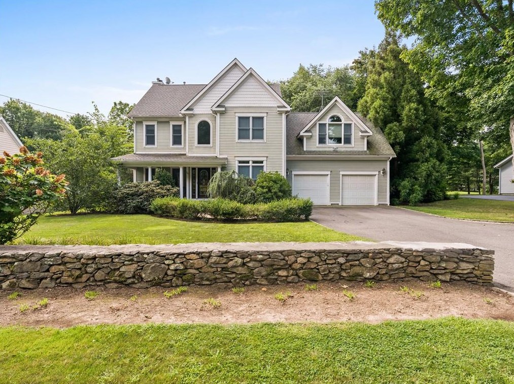26 Griswold Ave, Bristol RI  02809-2927 exterior