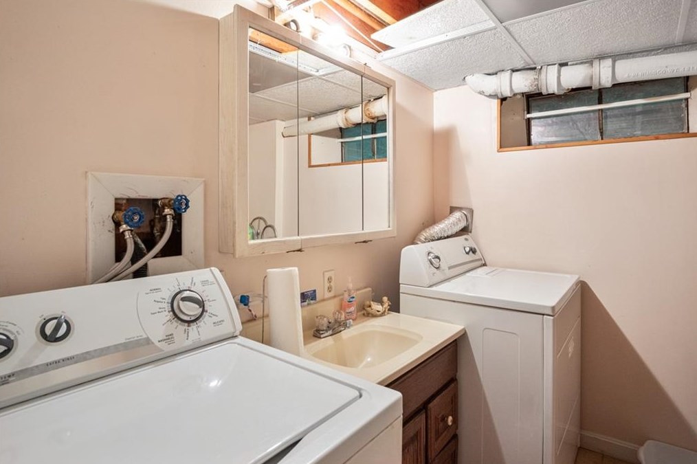 95 Hyde St, Cranston RI 02920-6315 exterior