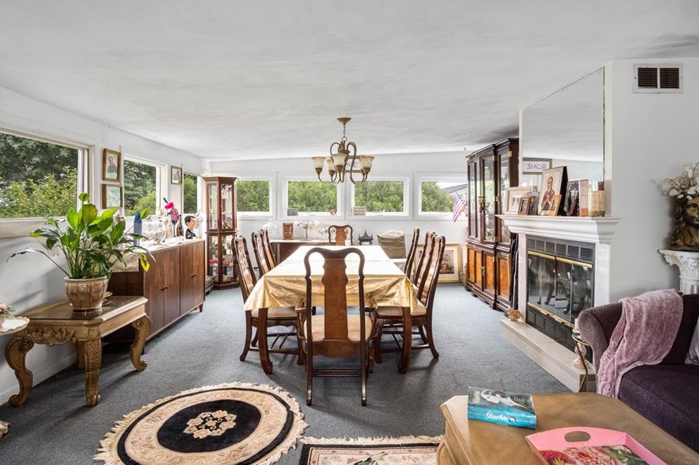 95 Hyde St, Cranston RI 02920-6315 exterior