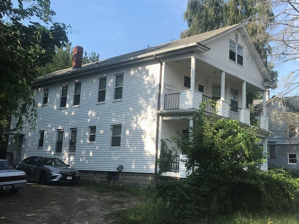 104 Dunedin St, Cranston RI  02920-7224 exterior