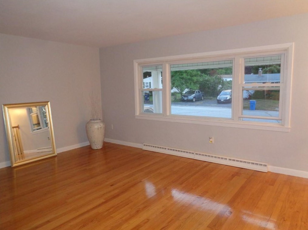 160 Lake Garden Dr, Cranston RI  02920-1208 exterior