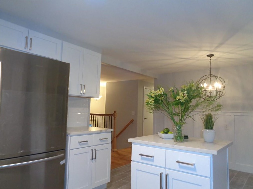 160 Lake Garden Dr, Cranston RI  02920-1208 exterior