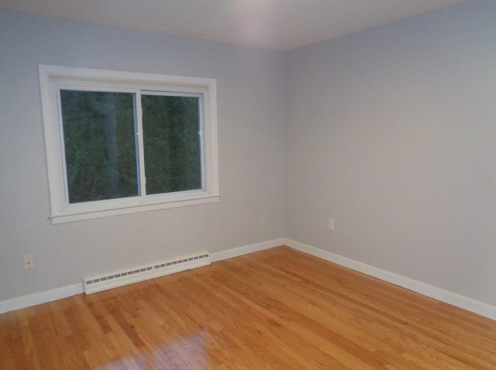 160 Lake Garden Dr, Cranston RI  02920-1208 exterior