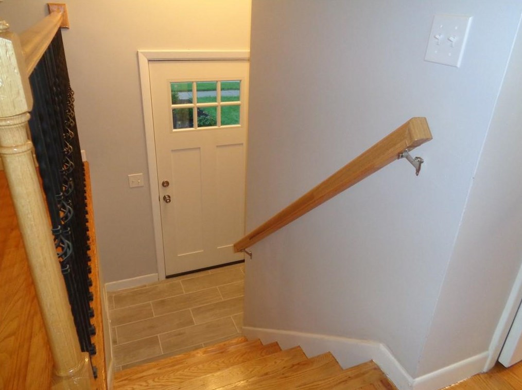 160 Lake Garden Dr, Cranston RI  02920-1208 exterior