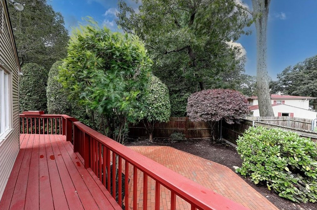 165 Belvedere Dr, Cranston RI 02920-3603 exterior