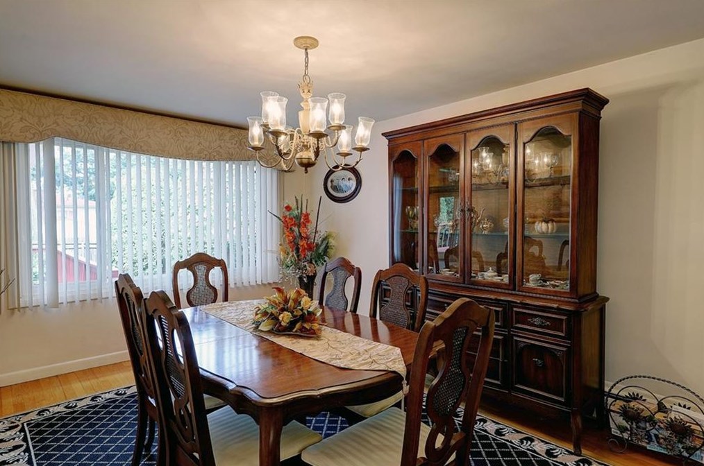 165 Belvedere Dr, Cranston RI 02920-3603 exterior