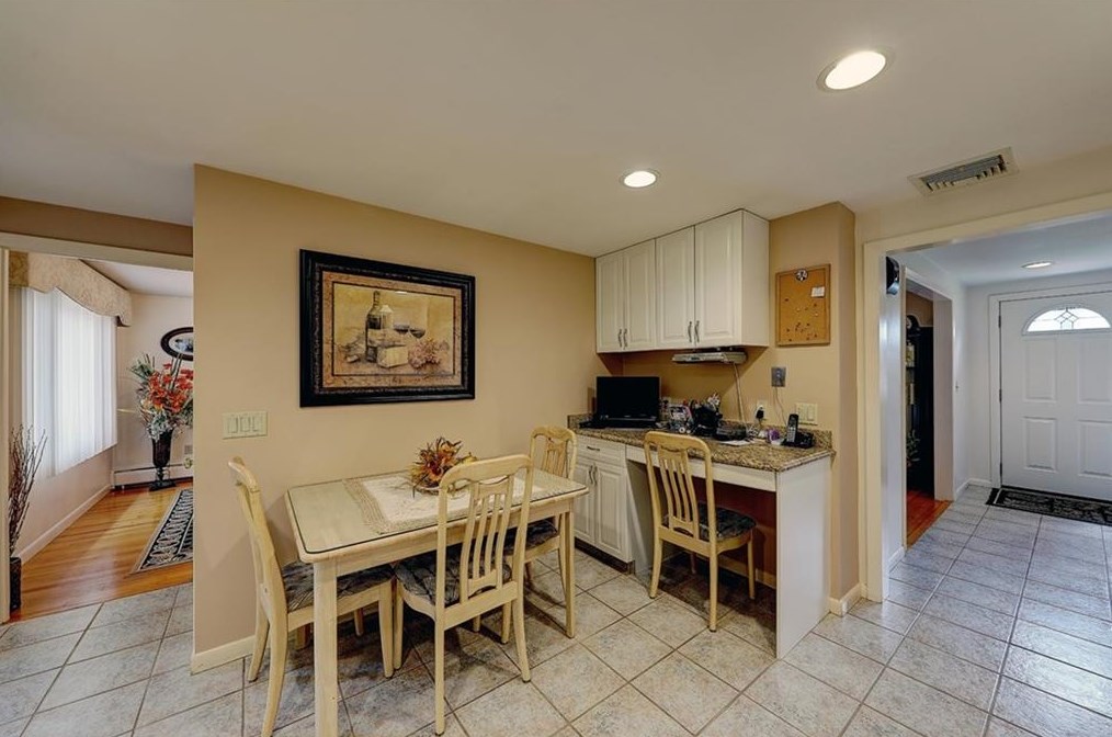 165 Belvedere Dr, Cranston RI 02920-3603 exterior