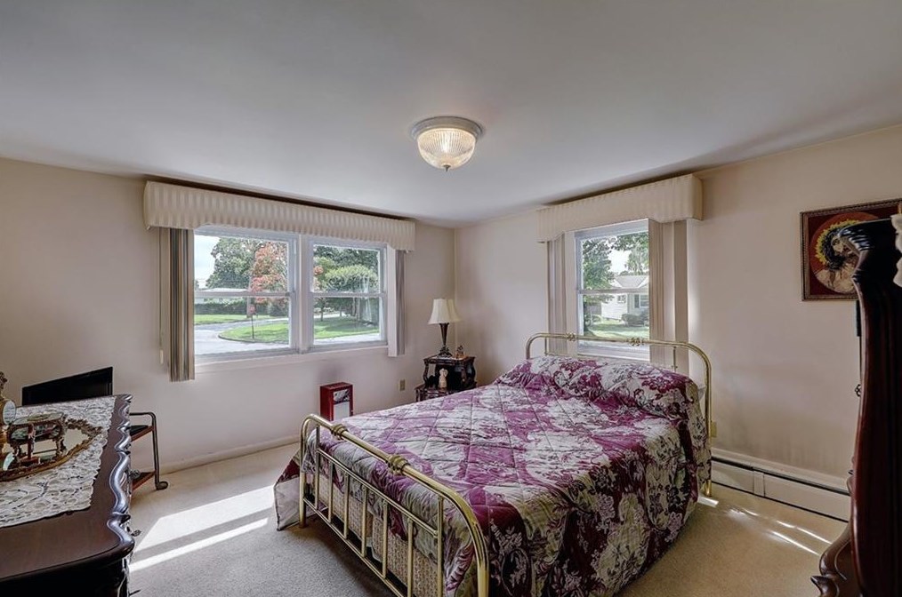 165 Belvedere Dr, Cranston RI 02920-3603 exterior