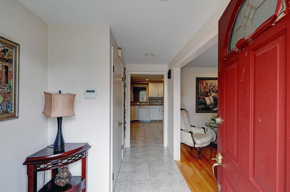 165 Belvedere Dr, Cranston RI 02920-3603 exterior