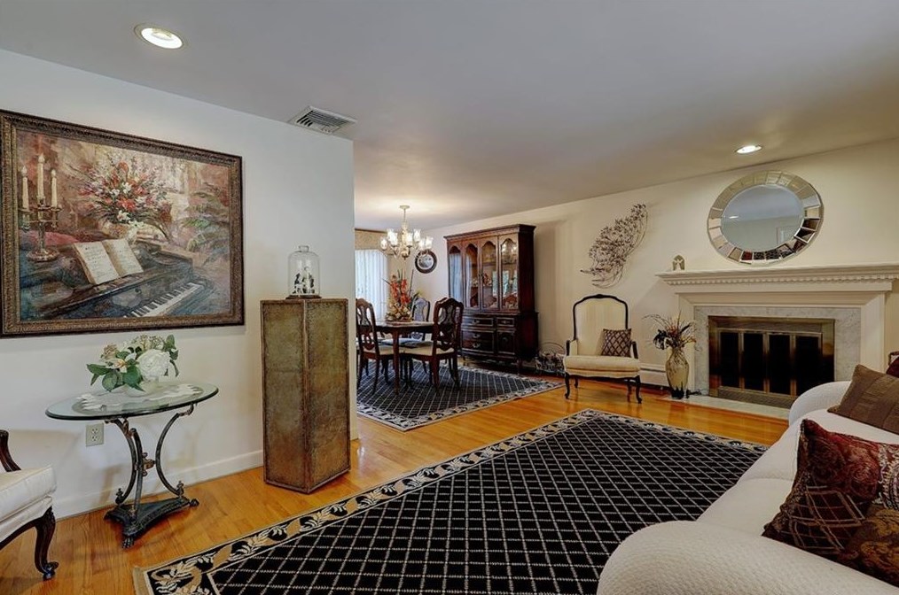 165 Belvedere Dr, Cranston RI 02920-3603 exterior