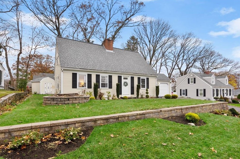 133 Rangeley Rd, Cranston RI  02920-6144 exterior