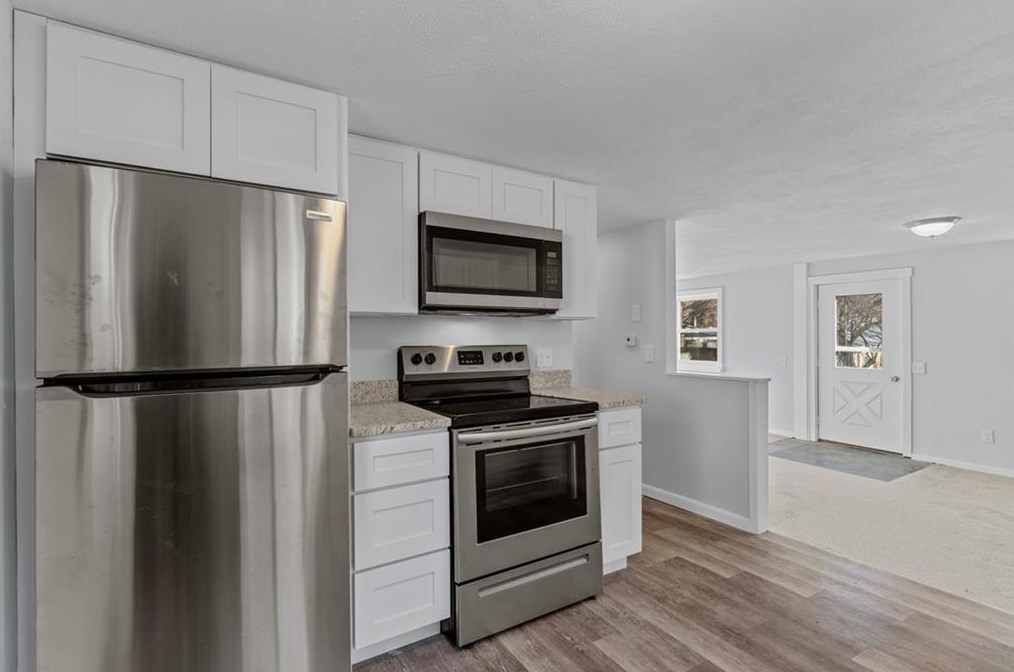83 Jackson Flat Rd, Scituate RI  02831-1704 exterior
