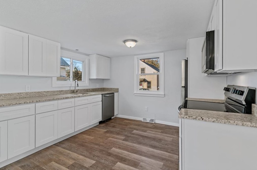 83 Jackson Flat Rd, Scituate RI  02831-1704 exterior