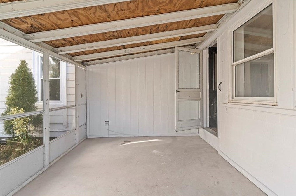 83 Jackson Flat Rd, Scituate RI  02831-1704 exterior