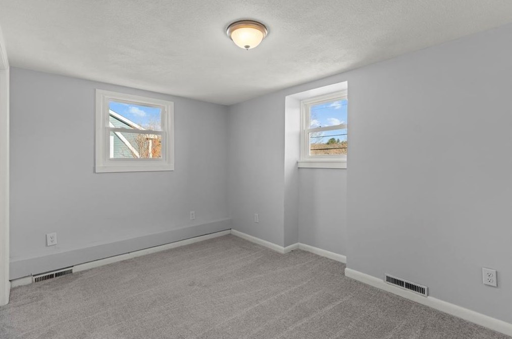 83 Jackson Flat Rd, Scituate RI  02831-1704 exterior