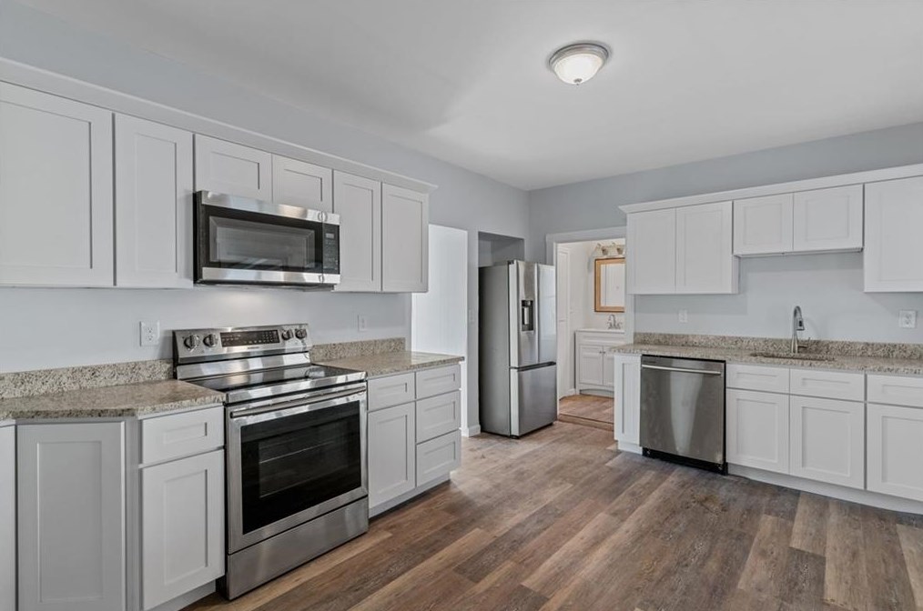 83 Jackson Flat Rd, Scituate RI  02831-1704 exterior