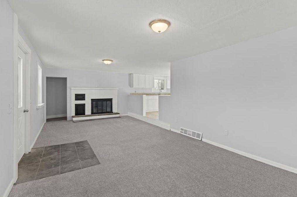 83 Jackson Flat Rd, Scituate RI  02831-1704 exterior