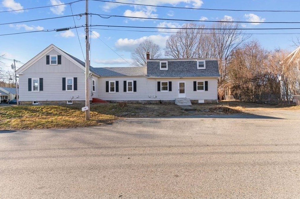 83 Jackson Flat Rd, Scituate RI  02831-1704 exterior