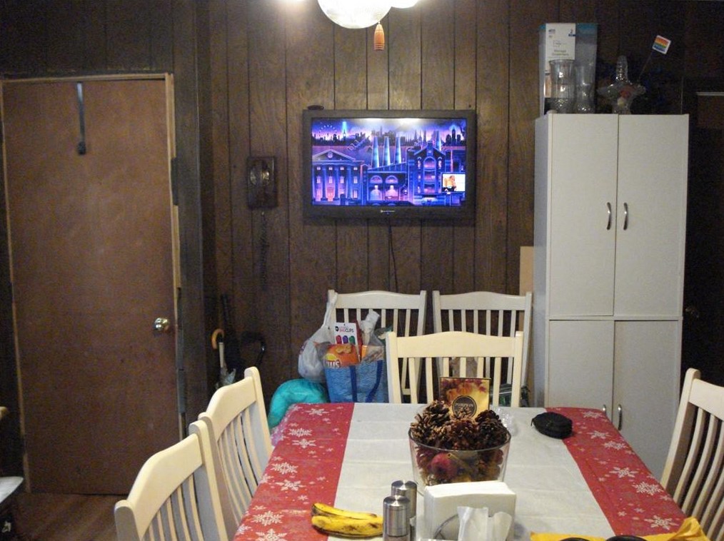 52 Warfield Ave, Cranston RI 02920-1423 exterior