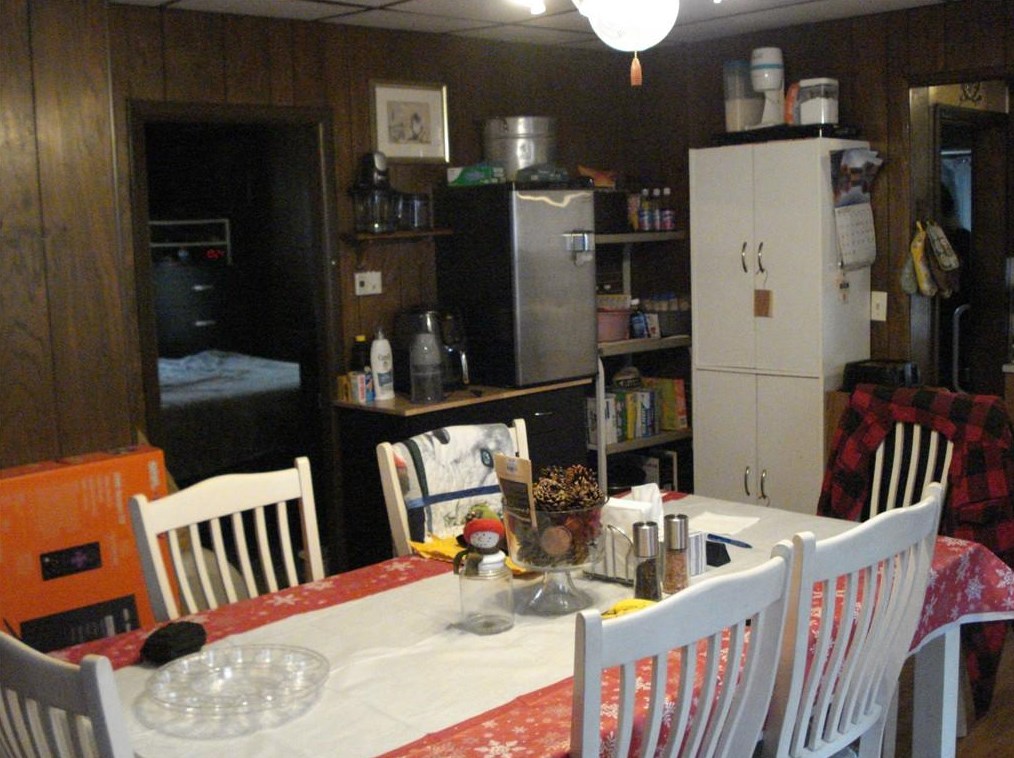 52 Warfield Ave, Cranston RI 02920-1423 exterior