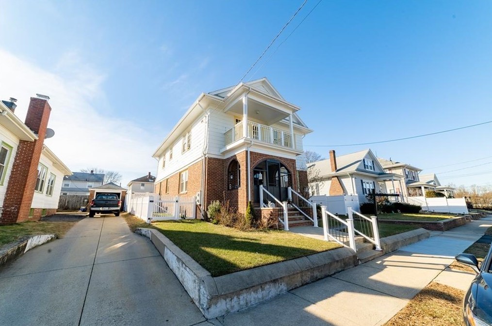 108 Burnside St, Cranston RI  02910-1732 exterior