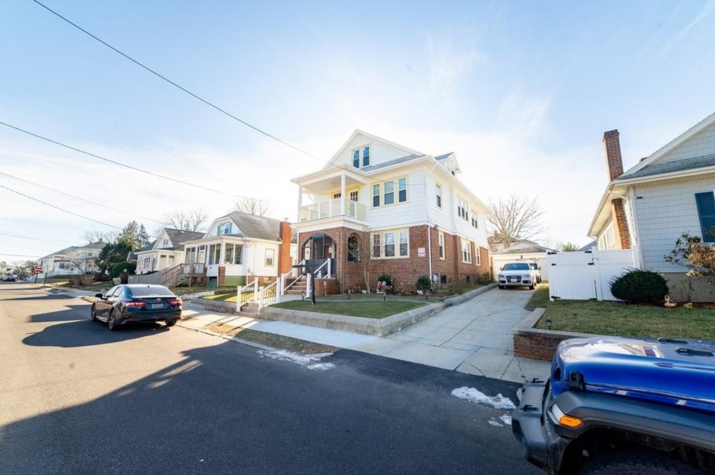 108 Burnside St, Cranston RI  02910-1732 exterior