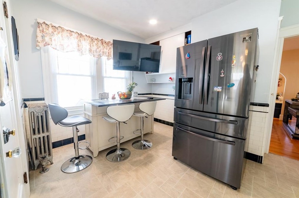 108 Burnside St, Cranston RI  02910-1732 exterior