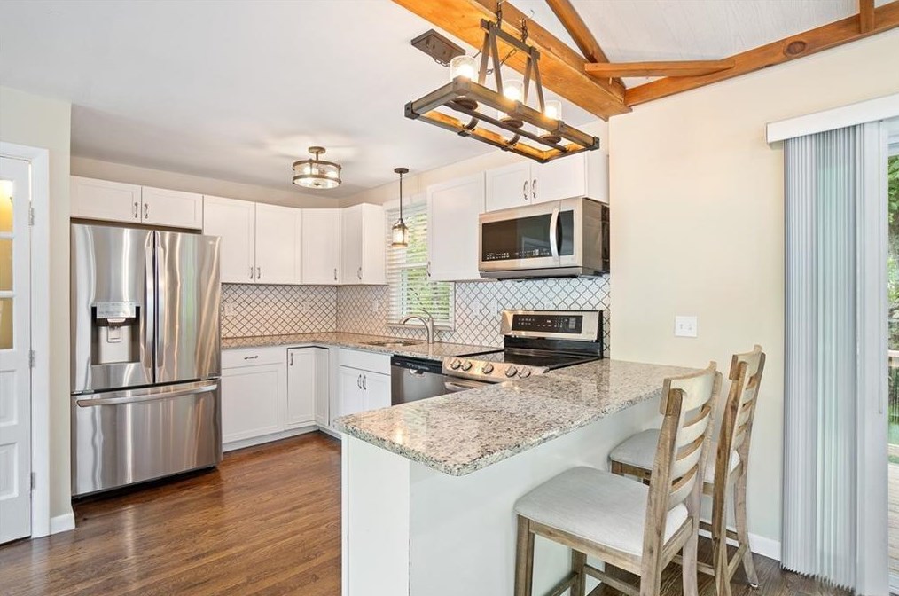 3 Gary St, Smithfield RI  02917-3221 exterior