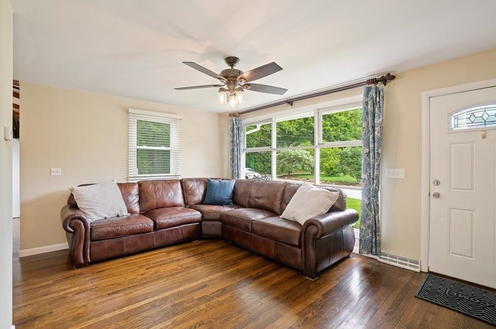 3 Gary St, Smithfield RI  02917-3221 exterior