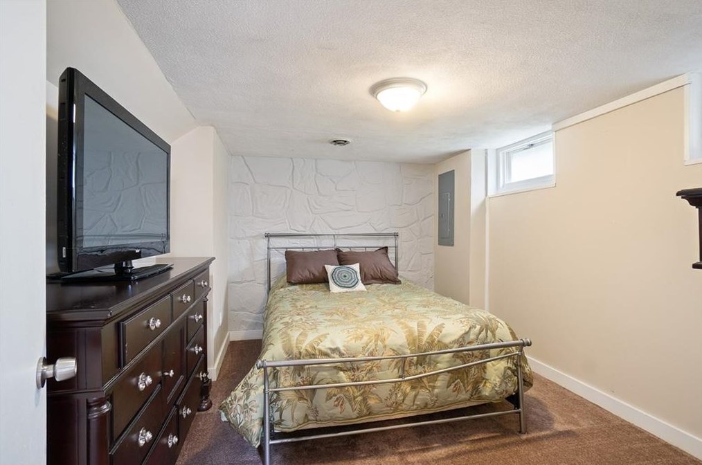 3 Gary St, Smithfield RI  02917-3221 exterior