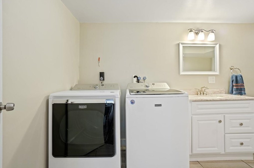 3 Gary St, Smithfield RI  02917-3221 exterior