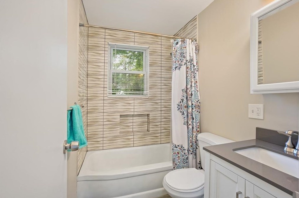 3 Gary St, Smithfield RI  02917-3221 exterior