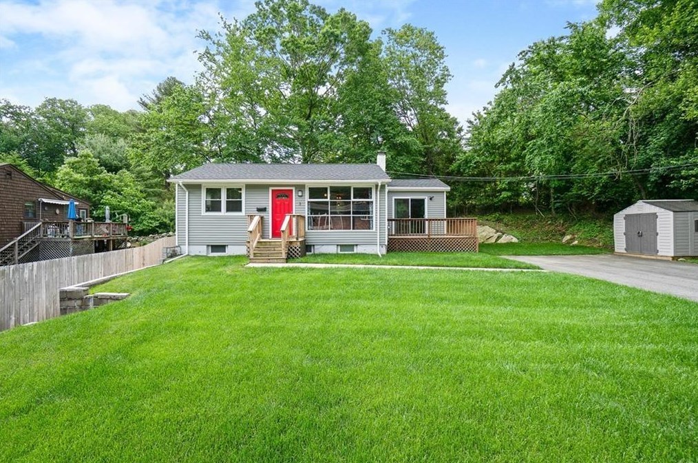 3 Gary St, Smithfield RI  02917-3221 exterior