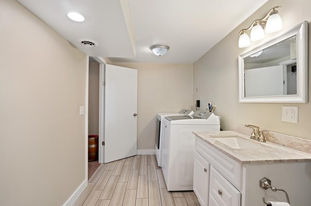 3 Gary St, Smithfield RI  02917-3221 exterior