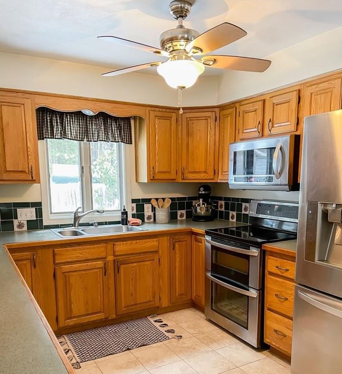 353 Matteson Rd, Scituate RI  02831-1614 exterior
