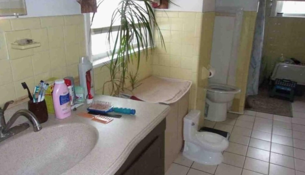 156 Yeoman Ave, Cranston RI 02920-2129 exterior