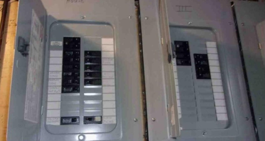 156 Yeoman Ave, Cranston RI 02920-2129 exterior