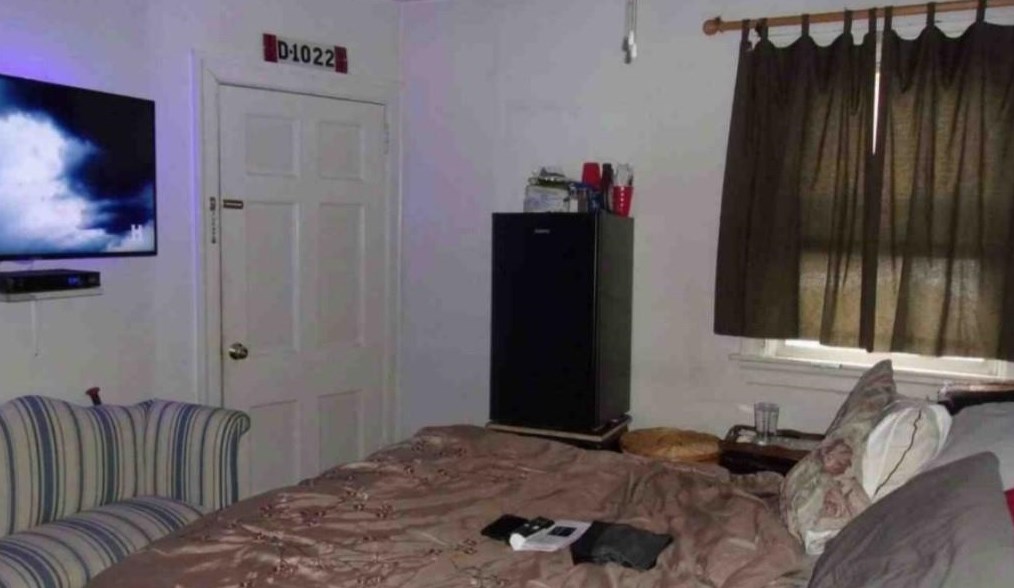 156 Yeoman Ave, Cranston RI 02920-2129 exterior